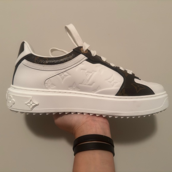 LOUIS VUITTON Time Out Sneaker White - Size 8 ** WORN ONCE - Picture 4 of 8